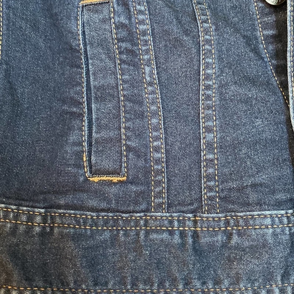 Talbots Jean denim jacket front pockets metal buttons banded bottom size P
C b - Picture 6 of 15